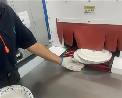 Pökkunarferli einnota pappírsplötur